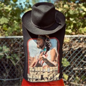 VINTAGE-STYLE WILLIE NELSON MUSCLE CROPPED TOP